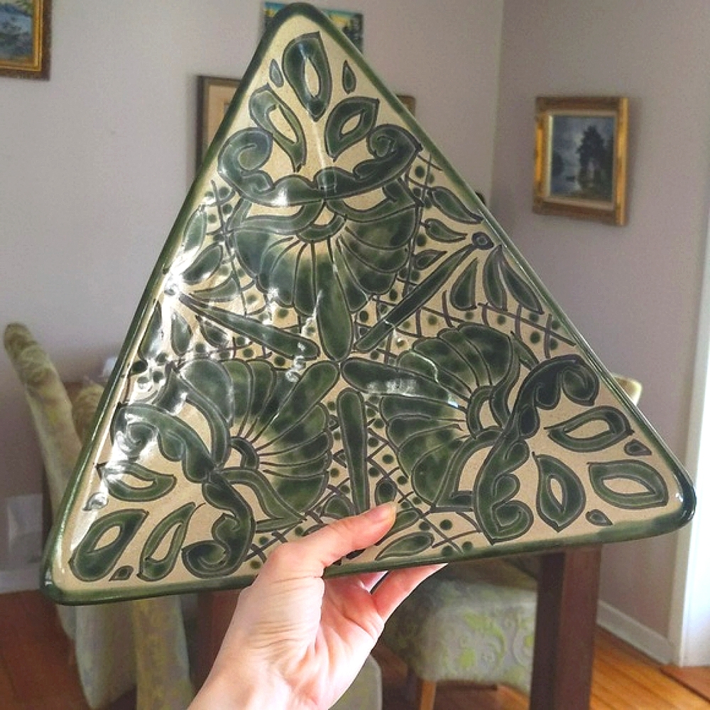 Green patterned triangle pottery plate